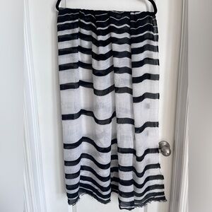 Taroni Elegant Black and White Striped sheer Scarf